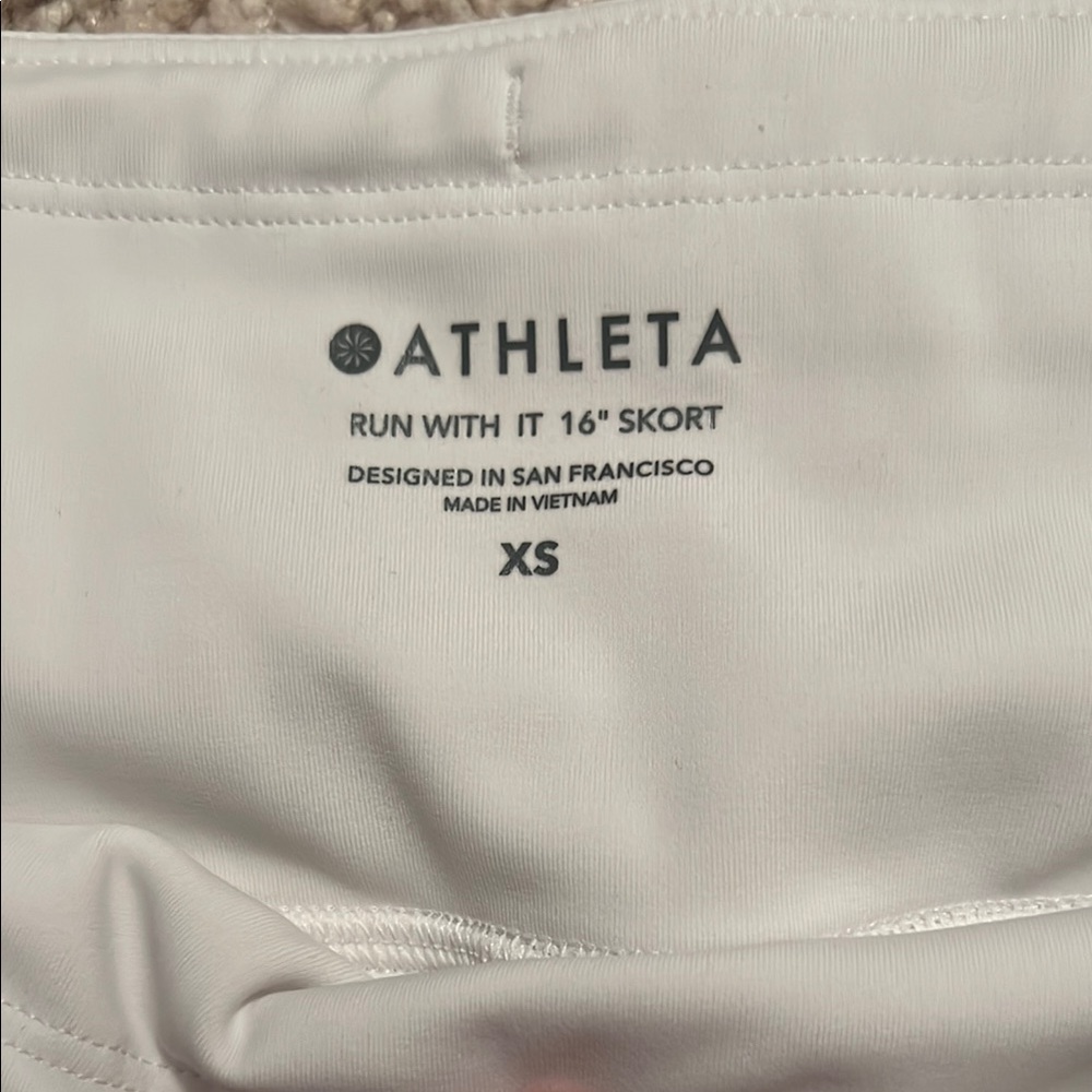 White tennis skirt - Picture 2 of 3
